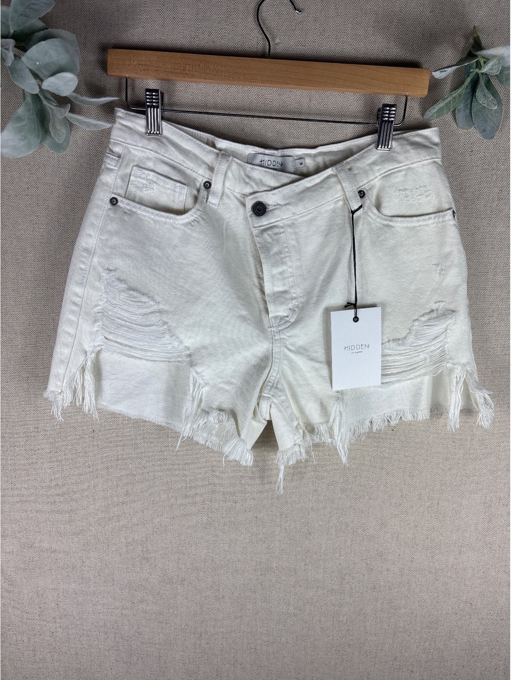 Hidden > New With Tags White Sophie Mom Shorts Distressed Medium